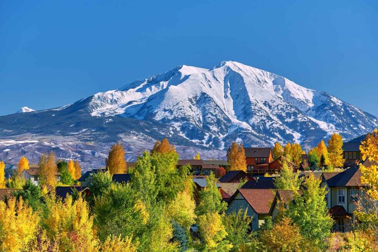 residential-neighborhood-in-colorado